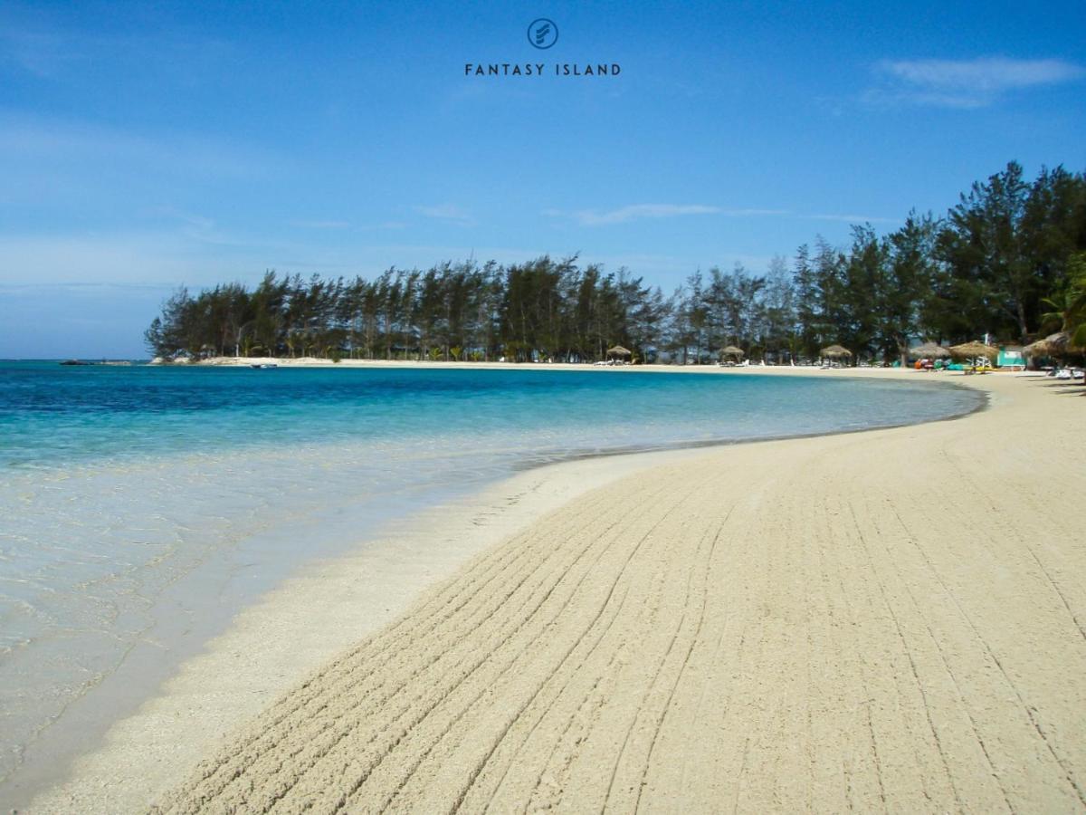 Fantasy Island Beach Resort And Marina First Bight Bagian luar foto