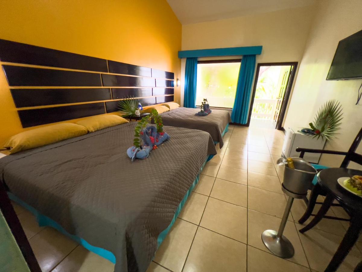 Fantasy Island Beach Resort And Marina First Bight Bagian luar foto