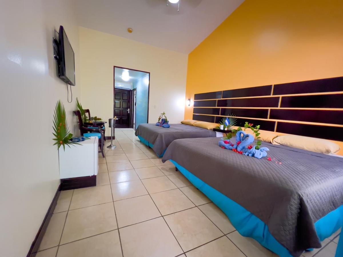 Fantasy Island Beach Resort And Marina First Bight Bagian luar foto