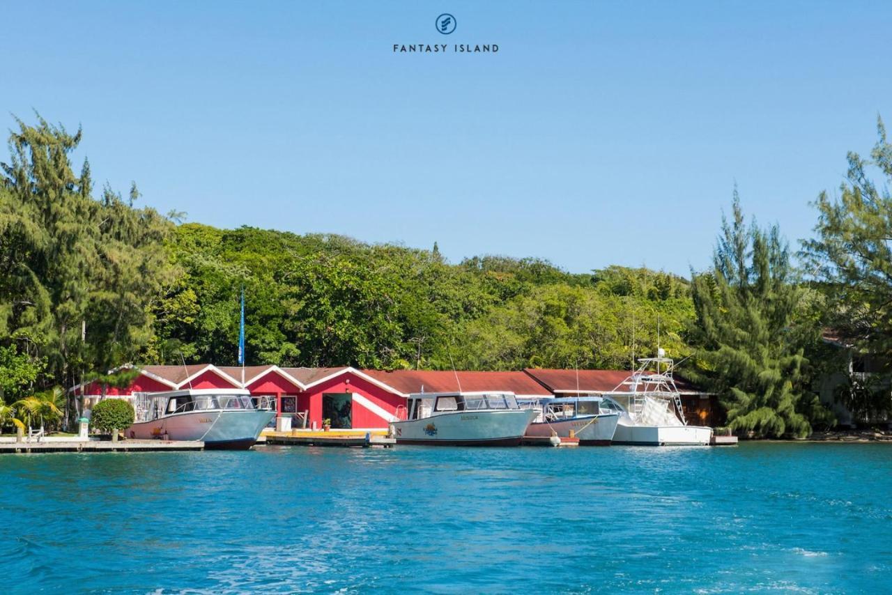 Fantasy Island Beach Resort And Marina First Bight Bagian luar foto